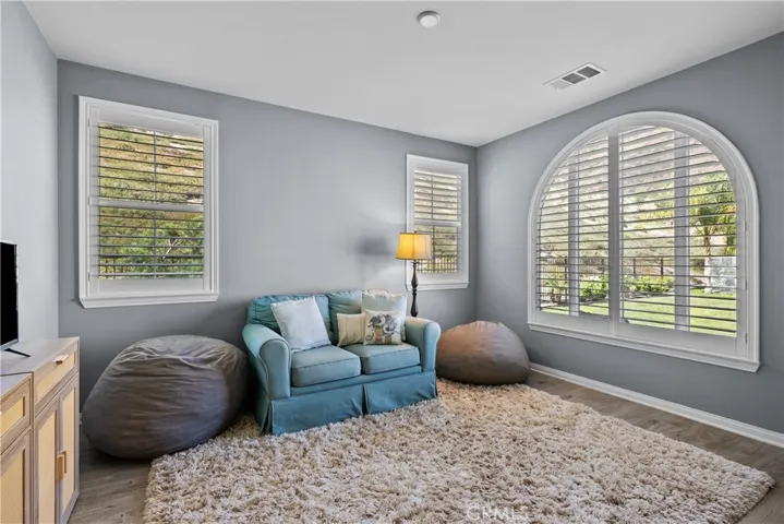 28200 Nield Court, Saugus, California 91350