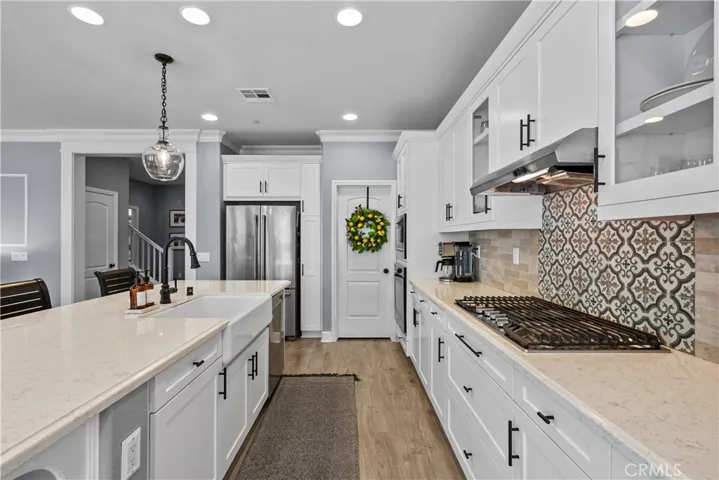 28200 Nield Court, Saugus, California 91350