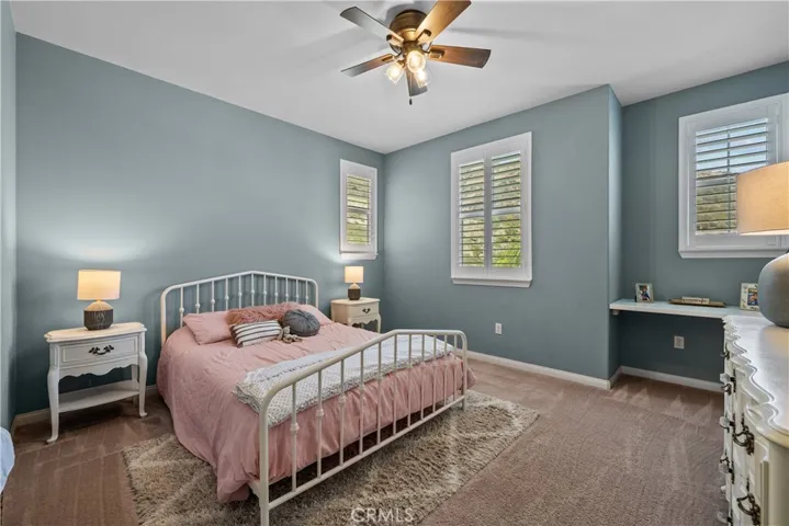 28200 Nield Court, Saugus, California 91350