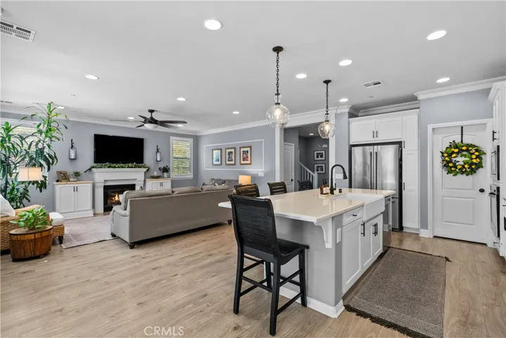 28200 Nield Court, Saugus, California 91350