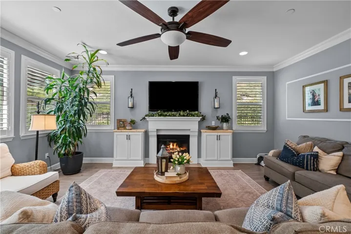 28200 Nield Court, Saugus, California 91350