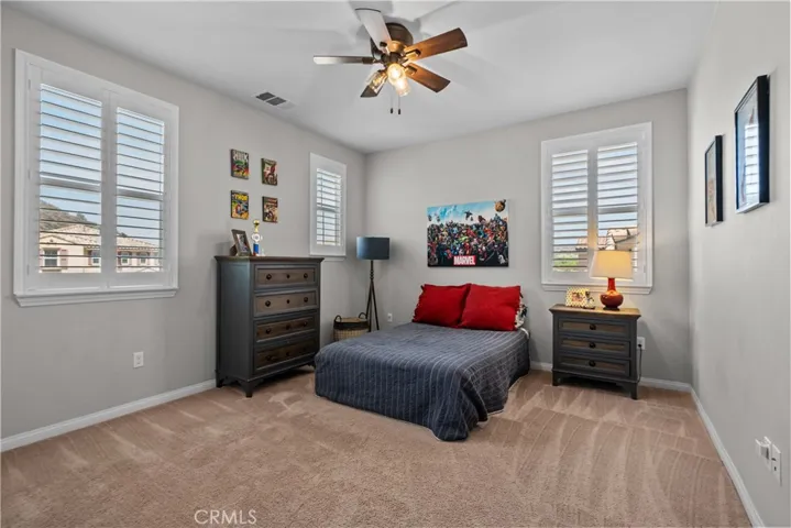 28200 Nield Court, Saugus, California 91350