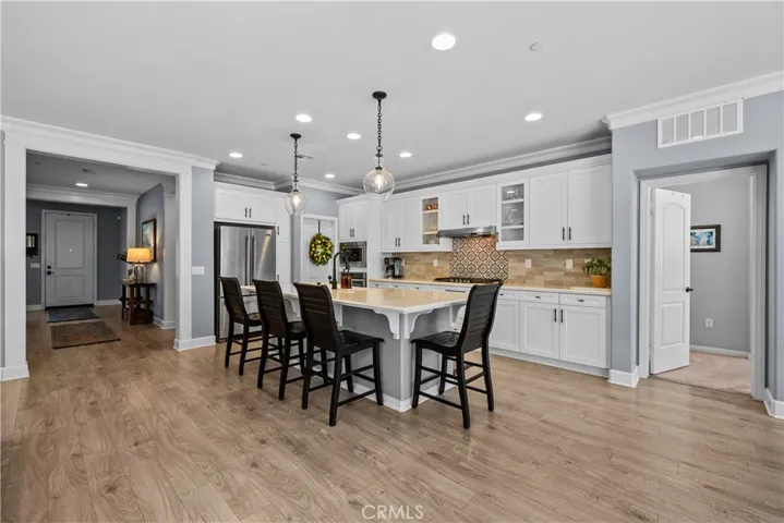 28200 Nield Court, Saugus, California 91350