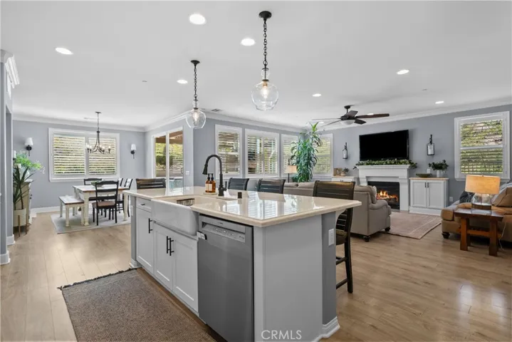 28200 Nield Court, Saugus, California 91350