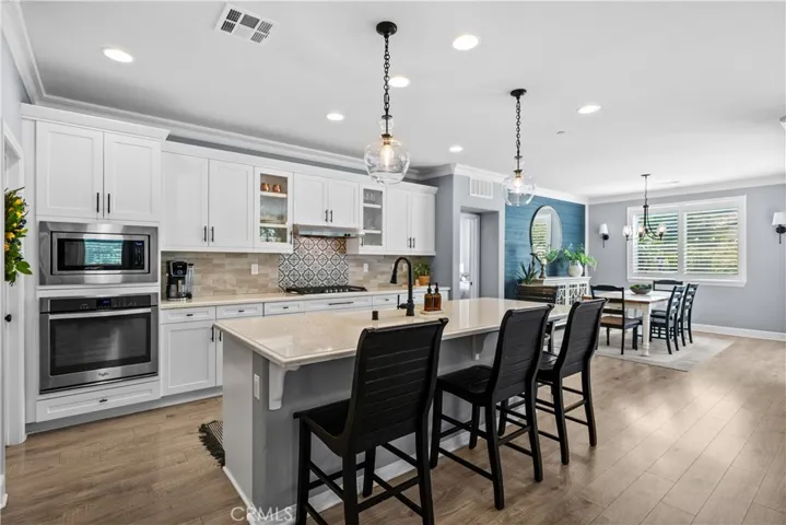 28200 Nield Court, Saugus, California 91350