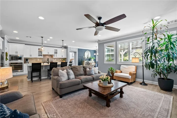 28200 Nield Court, Saugus, California 91350