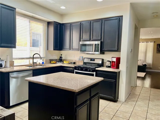 142 Jessica Lane, Corona, California 92882