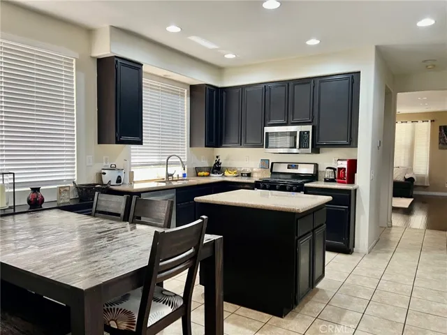 142 Jessica Lane, Corona, California 92882