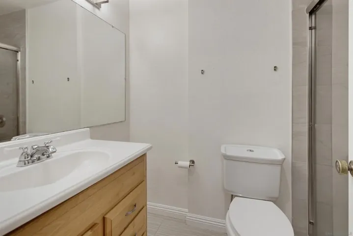 8332 Regents Rd B, San Diego, California 92122