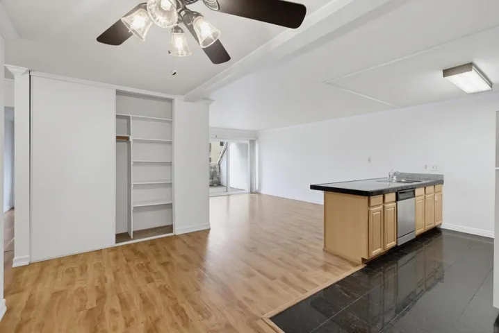 8332 Regents Rd B, San Diego, California 92122