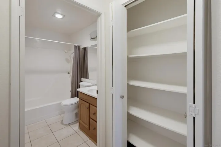 8332 Regents Rd B, San Diego, California 92122