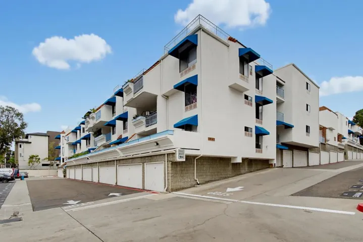 8332 Regents Rd B, San Diego, California 92122