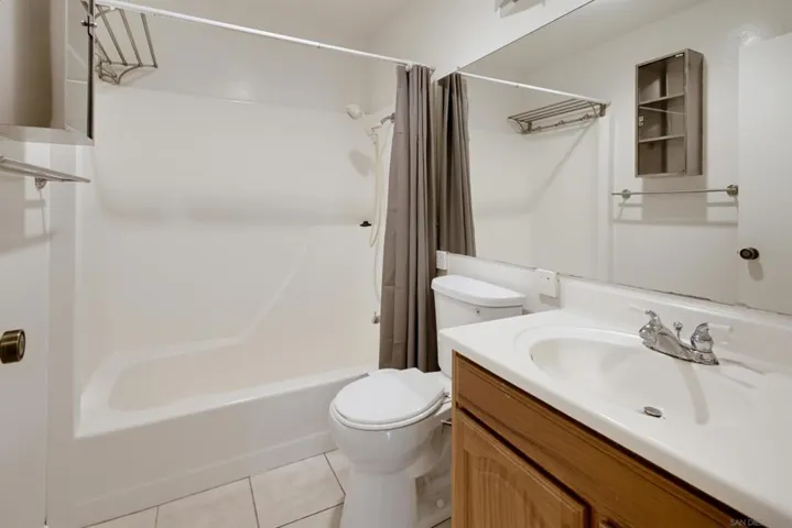 8332 Regents Rd B, San Diego, California 92122