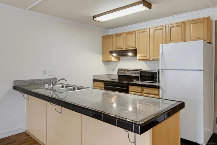8332 Regents Rd B, San Diego, California 92122