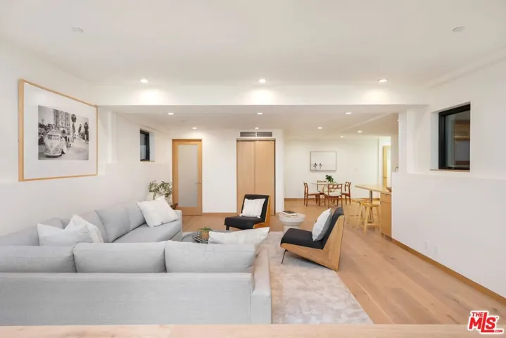 10519 Oaklawn Road, Los Angeles, California 90064