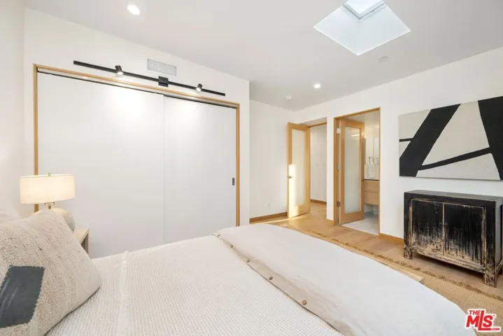 10519 Oaklawn Road, Los Angeles, California 90064