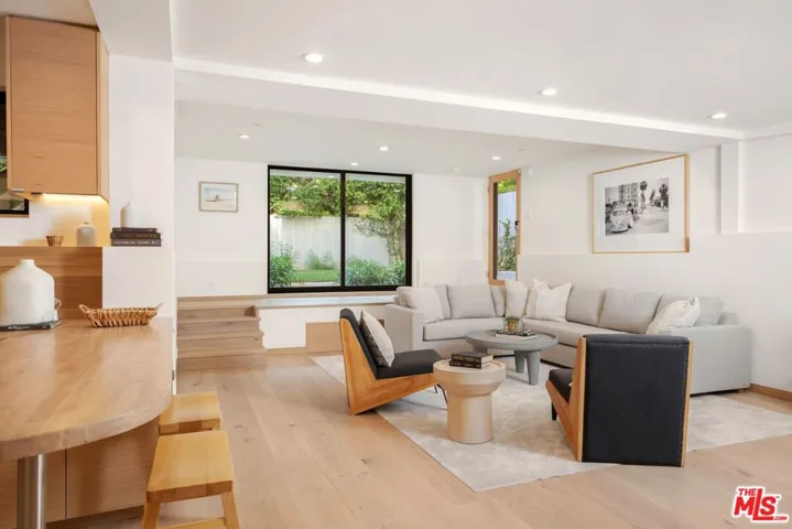 10519 Oaklawn Road, Los Angeles, California 90064