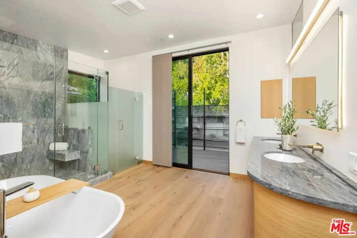 10519 Oaklawn Road, Los Angeles, California 90064