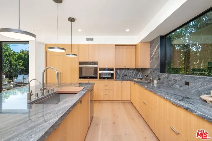 10519 Oaklawn Road, Los Angeles, California 90064