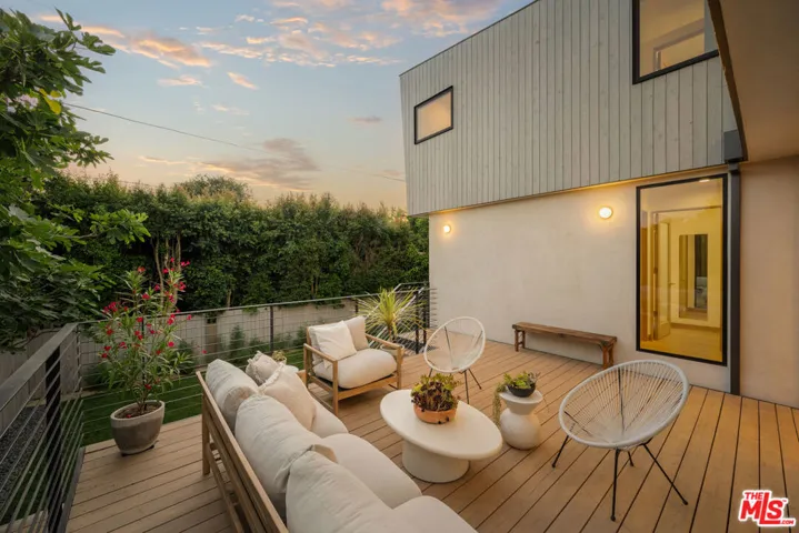 10519 Oaklawn Road, Los Angeles, California 90064
