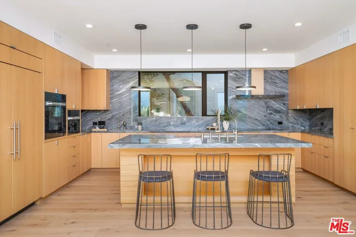 10519 Oaklawn Road, Los Angeles, California 90064