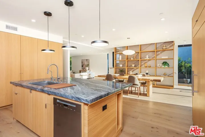 10519 Oaklawn Road, Los Angeles, California 90064