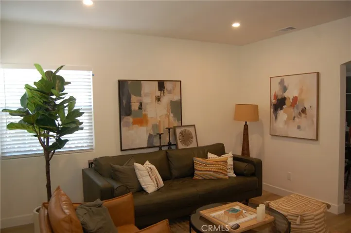 FRONT ROOM