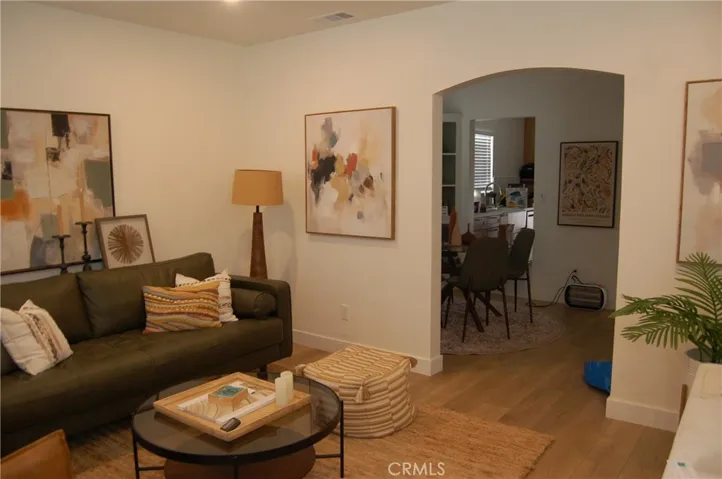 FRONT ROOM