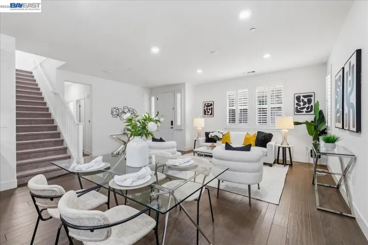 Living/Dining Area