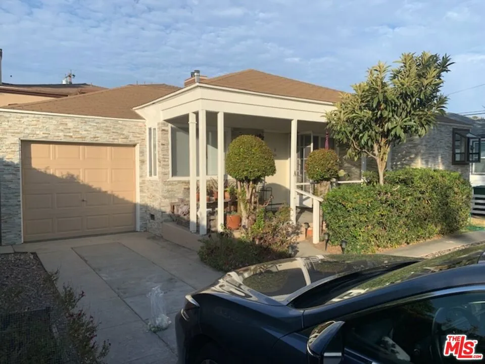 3866 Bentley Ave