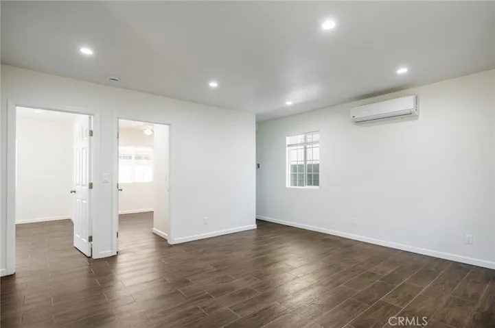 10972 Mckinley 1/2, Los Angeles, California 90059