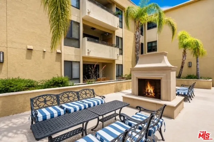 5009 Woodman Avenue 202, Los Angeles, California 91423