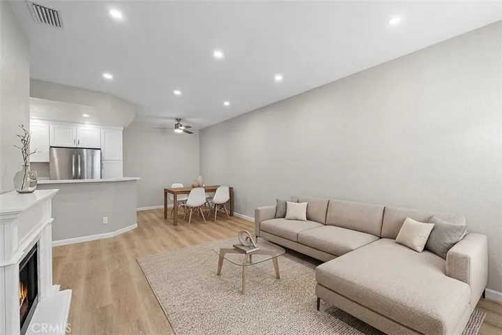Living room&dining room: Virtually staged