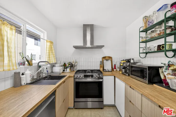 9034 Willis Avenue 14, Los Angeles, California 91402