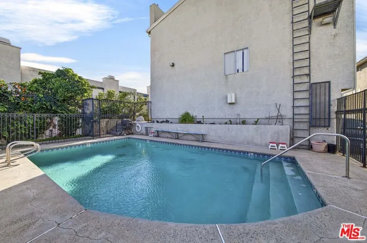 9034 Willis Avenue 14, Los Angeles, California 91402