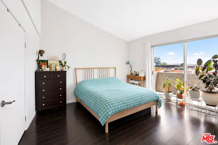 9034 Willis Avenue 14, Los Angeles, California 91402