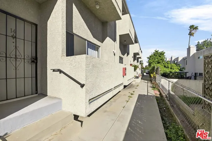 9034 Willis Avenue 14, Los Angeles, California 91402