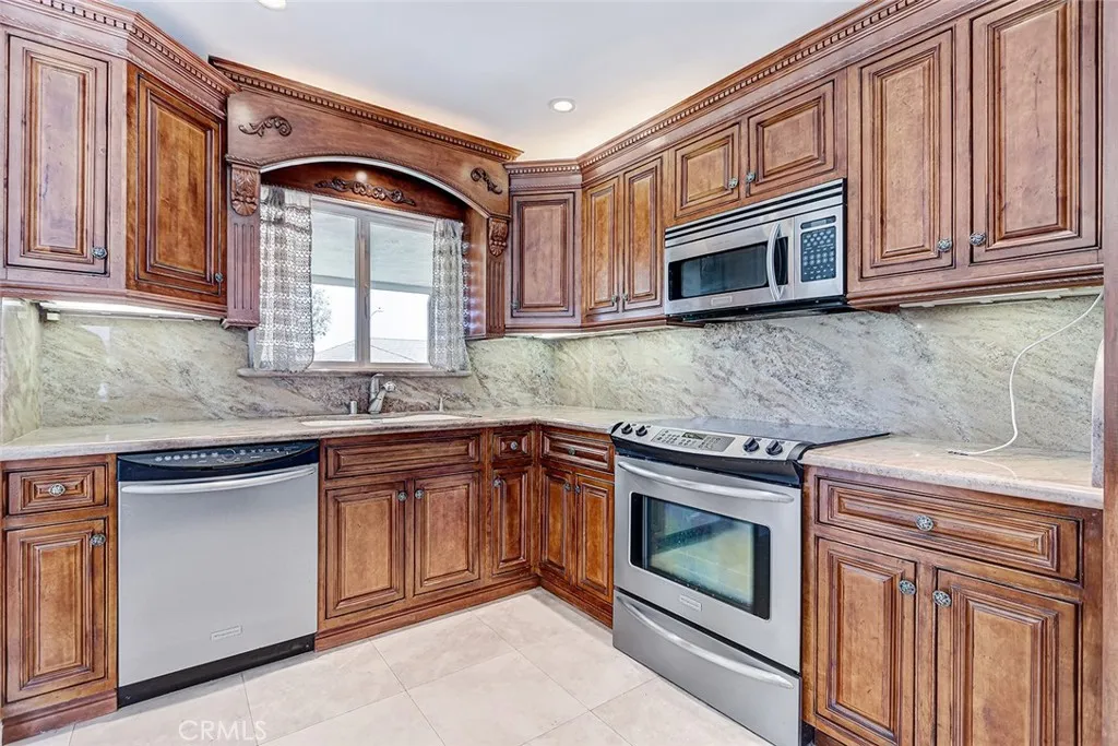 Granite Counters and Backsplash
