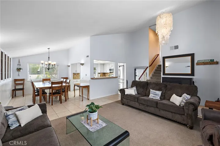 Open floor plan to dining