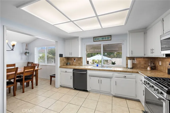 Clean and well maintained kitchen!