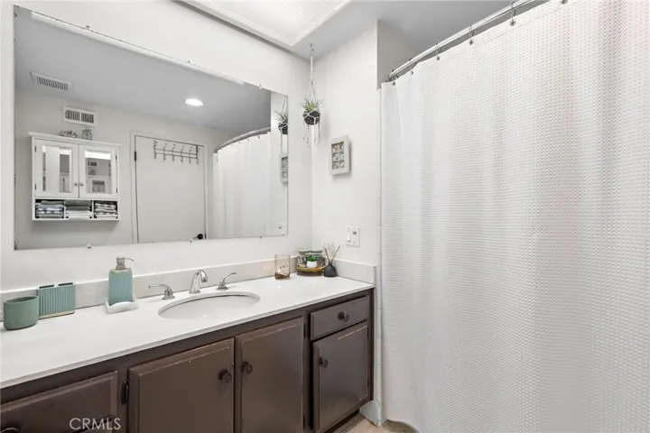 full hall bath