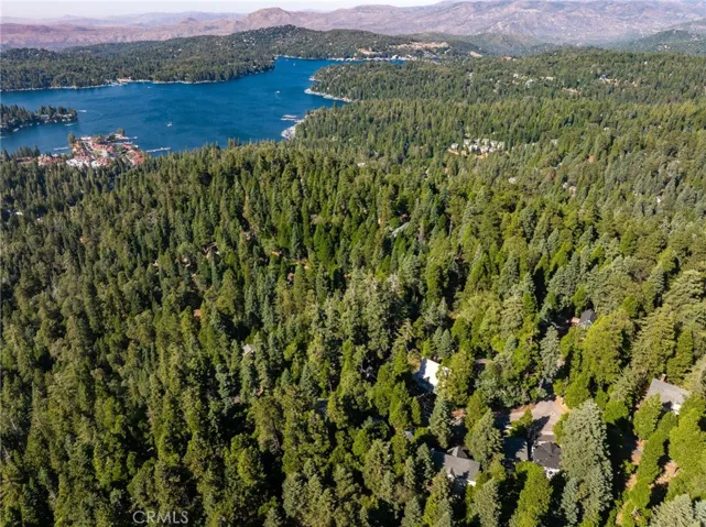682 Buckingham, Lake Arrowhead, California 92352