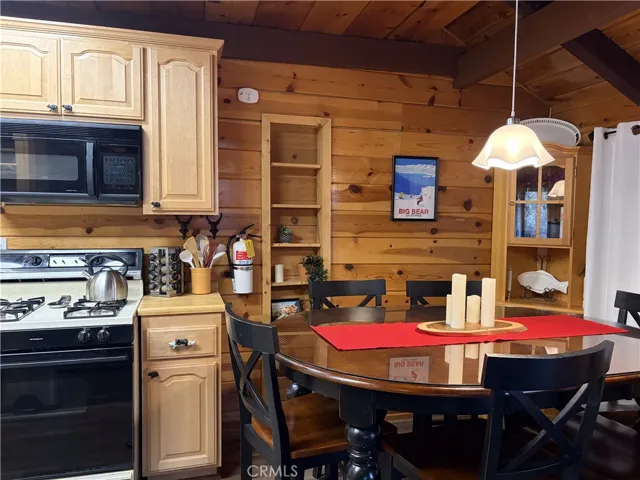 42871 Monterey, Big Bear Lake, California 92315