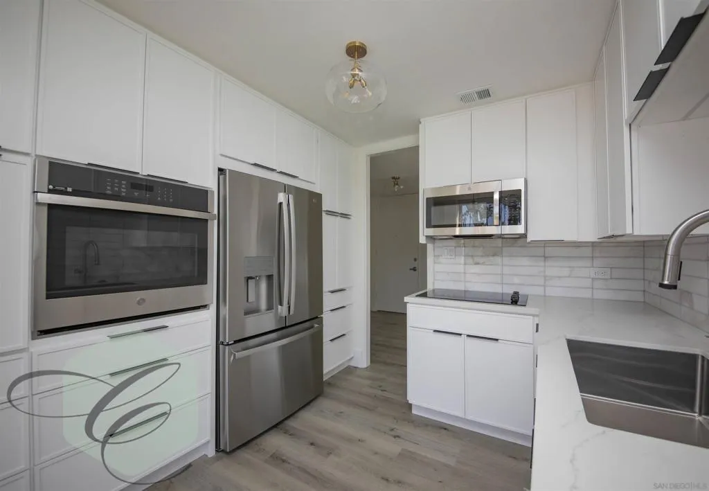 8111 Camino Del Oro, San Diego, California 92037 — photo 4