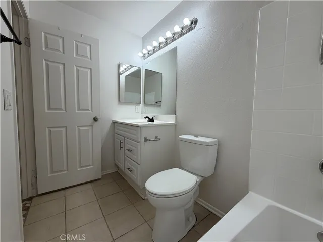 23521 Via Chantilly, Valencia, California 91355
