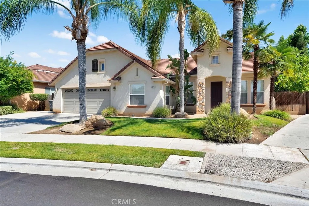 2579 Warner Ave