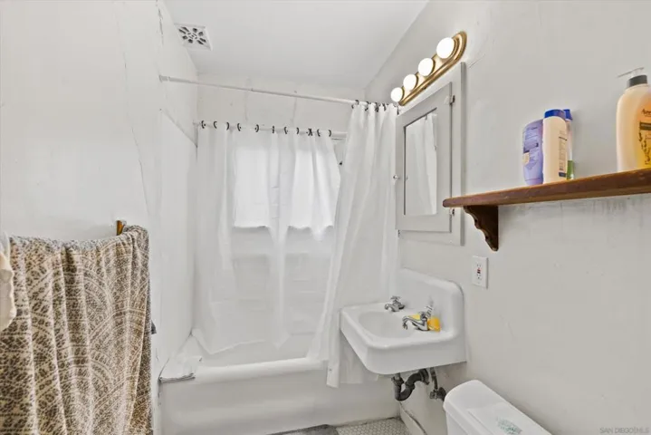 3562 Orange Ave, Long Beach, California 90807