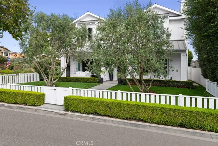 460 Santa Ana Avenue, Newport Beach, California 92663