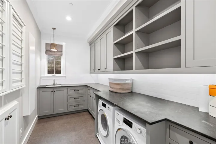 460 Santa Ana Avenue, Newport Beach, California 92663