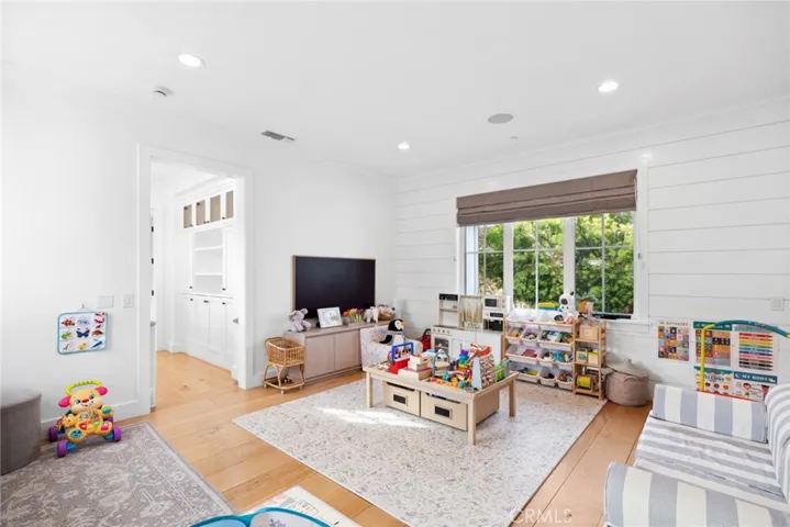 460 Santa Ana Avenue, Newport Beach, California 92663